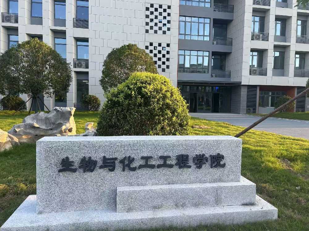 三门县扬州职业大学体育场高杆灯项目